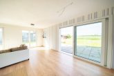 KfW 40+ Smart Home Einfamilienhaus mit Einliegerwohnung, Doppelgarage & Garten in Bedburg - Wohn- und Essbereich