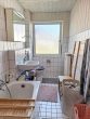 Videobesichtigung: 3 Zimmer mit Balkon, Garage, Küche und Garten in Ruhiglage von Solingen-Mitte - Bad aktuell
