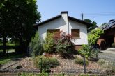 Handwerker aufgepasst: Sanierungsbedürftiges EFH in TOP-Lage auf Traumgrundstück am Holzlarer Park! - Frontansicht