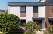 Charmantes Familiendomizil in Bestlage von Rondorf: 109m² Wfl. + 21m² Wintergarten mit Kaminofen - Hausansicht