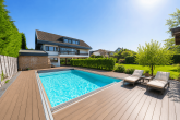 Exklusives Wohnensemble mit Pool, Traumgarten & flexiblen Nutzungsmöglichkeiten in Leichlingen - Poolansicht