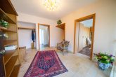 Exklusives Wohnensemble mit Pool, Traumgarten & flexiblen Nutzungsmöglichkeiten in Leichlingen - Eingangsbereich Whg Nr. 1