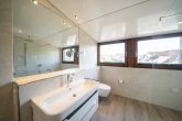 Exklusives Wohnensemble mit Pool, Traumgarten & flexiblen Nutzungsmöglichkeiten in Leichlingen - Duschbad Whg Nr. 3