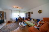 Traumlage in Bergheim! Familiengerechtes Eigenheim mit viel Platz und Einliegerwohnung im Grünen - ELW Wohnzimmer