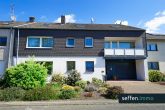 Traumlage in Bergheim! Familiengerechtes Eigenheim mit viel Platz und Einliegerwohnung im Grünen - Ansicht Straßenseite