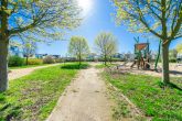 Moderne Doppelhaushälfte der Effizienzklasse A+ mit Garage, Garten und Terrasse in Köln-Lövenich - Spielplatz