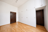 Architektonisches Unikat mit Waldgrundstück in Burscheid-Landscheid - Ankleide