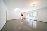Moderne 3-Zimmer-Wohnung mit Balkon und Tiefgarage in Köln-Brück - Wohnzimmer
