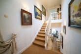 Einzigartiges Wohnhaus mit zwei Gewerbeeinheiten in Köln-Bilderstöckchen - Treppe