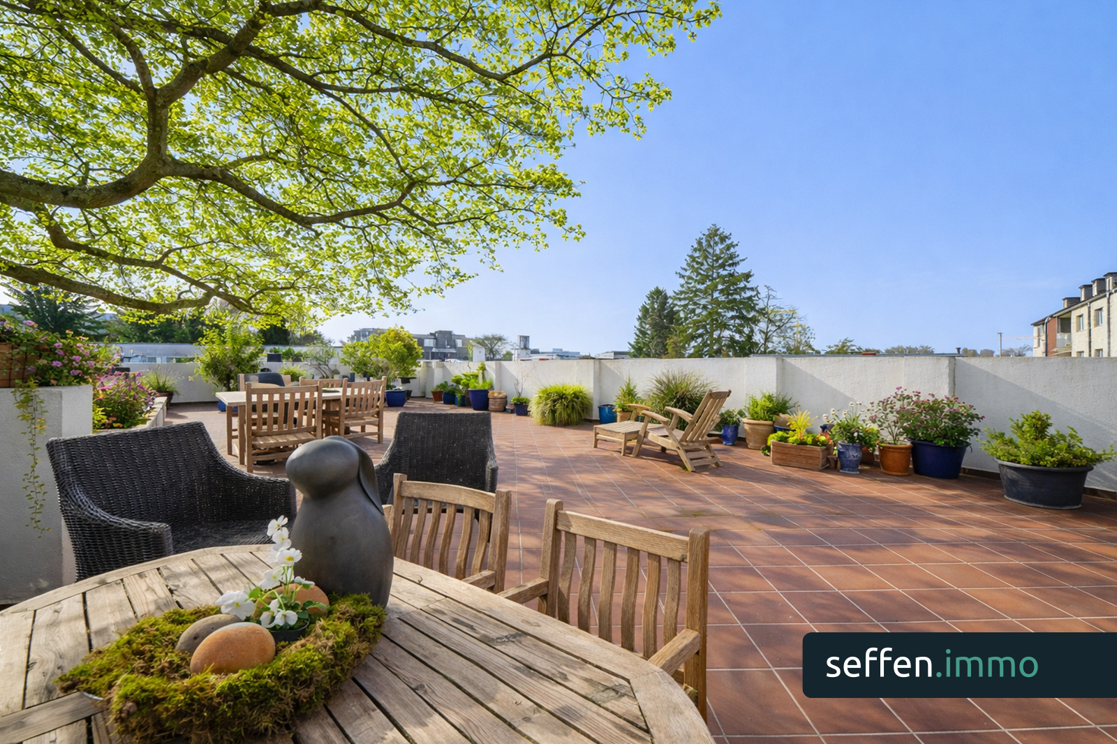 Einzigartiges Wohnhaus mit zwei Gewerbeeinheiten in Köln-Bilderstöckchen