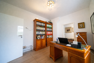 Einzigartiges Wohnhaus mit zwei Gewerbeeinheiten in Köln-Bilderstöckchen, 50739 Köln, Reihenhaus