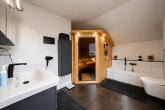 Exklusives KfW-40-Plus Einfamilienhaus mit Smart Home, Sauna & Doppelgarage in Bedburg-Kaster - Dusch- & Wannenbad