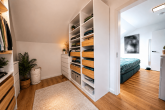 Exklusives KfW-40-Plus Einfamilienhaus mit Smart Home, Sauna & Doppelgarage in Bedburg-Kaster - Ankleide