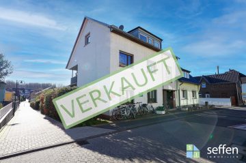 Zweifamilienhaus + ausgebautes Dachgeschoss + Baugrundstück in Niederkassel-Rheidt!, 53859 Niederkassel, Mehrfamilienhaus