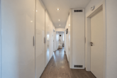 Moderne 3-Zimmer-Eigentumswohnung mit Balkon & Garage zentral in Leverkusen-Bürrig - Flur