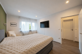 Moderne 3-Zimmer-Eigentumswohnung mit Balkon & Garage zentral in Leverkusen-Bürrig - Elternschlafzimmer