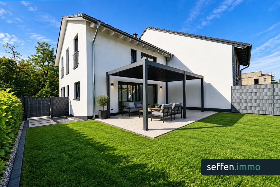 Ankommen und wohlfühlen: modernes Einfamilienhaus mit Kamin, Garten und Garage in Hürth-Kendenich