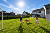 Ankommen und wohlfühlen: modernes Einfamilienhaus mit Kamin, Garten und Garage in Hürth-Kendenich - KI-Beispielbild - Garten