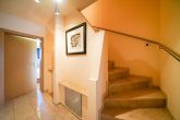 Geräumig & energieeffizient: Gepflegte DHH mit viel Platz & sonnigem Garten zentral im Kölner Süden! - Flur & Treppenhaus im OG