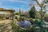 Pulheim-Sinthern: Reihenendhaus mit großem Garten, Garage und Stellplatz - Terrasse und Fischteich